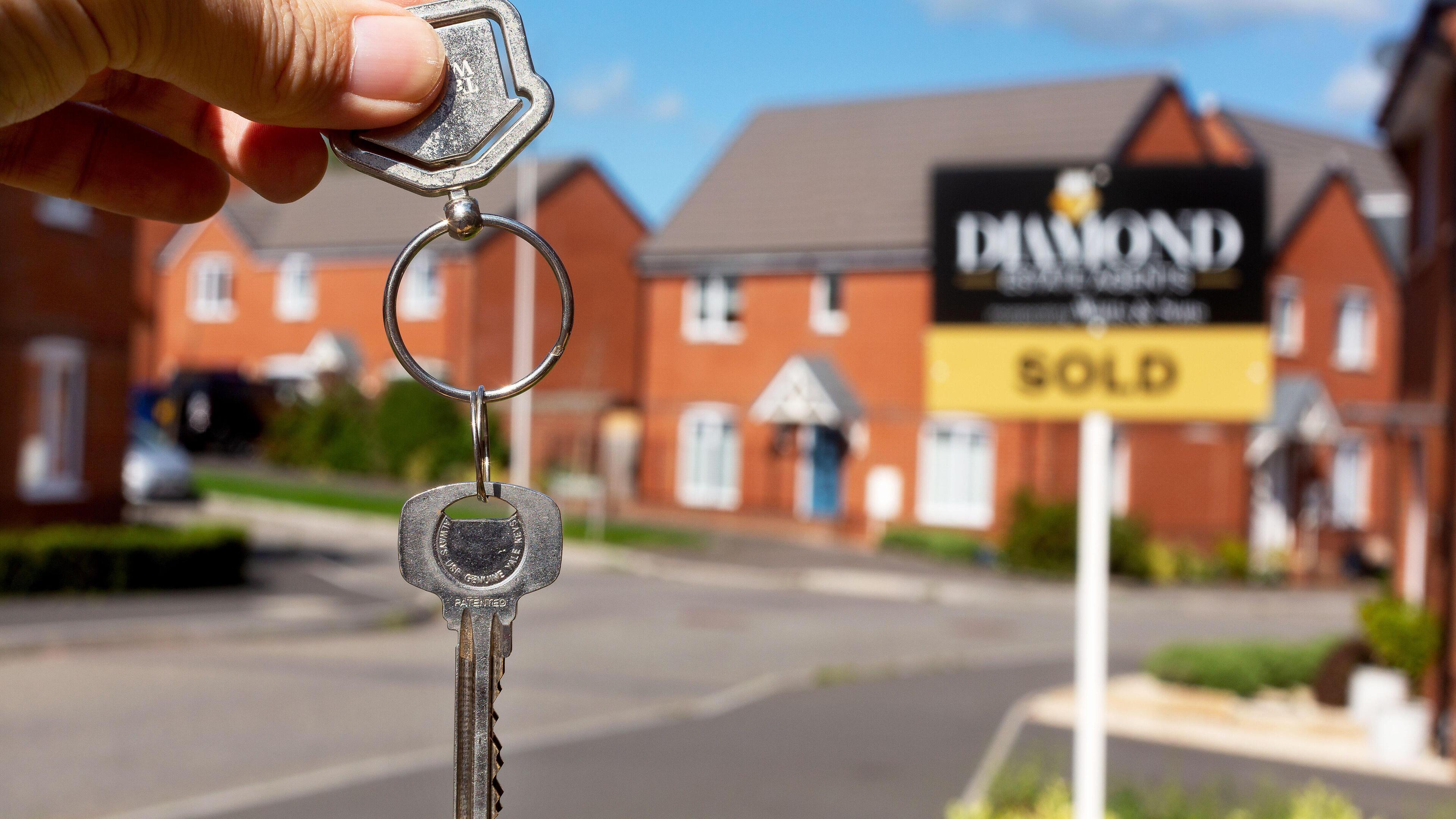 Renters paying €1,800 a month blocked from 10pc mortgage deposit, Sligo meeting told